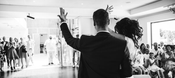 photographie d'un reportage de mariage à ,la mairie saisie par le photographe a Boucau Stéphane Amelinck