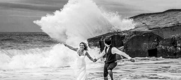 photographie saisie lors d'une séance photo de couple sur les plages de Biarritz dans le Pays Basque avec le photographe d'Anglet Stéphane Amelinck