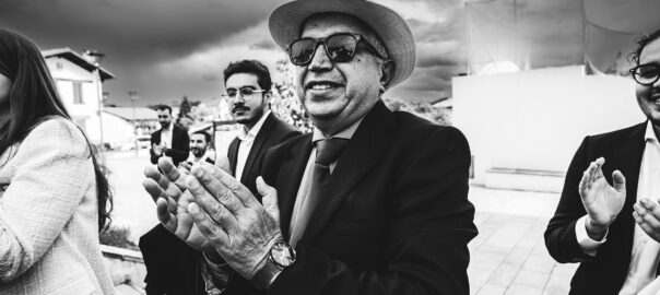 Très belle photographie de reportage en noir et blanc, lors d'un mariage, saisi par Stéphane Amelinck photographe à Tarnos