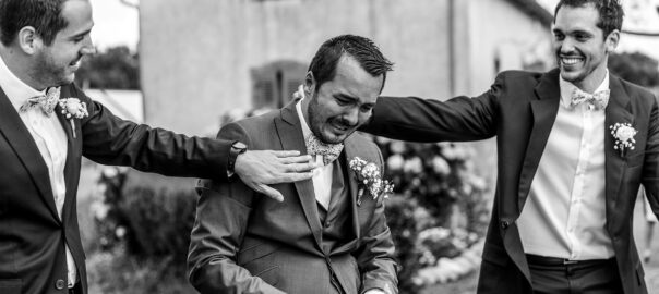 un marié ému lors de son mariage à Mouguerre